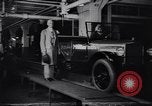Image 15 millionième Ford Modèle T Highland Park Michigan USA, 1927, de la seconde 14 séquences d'archives historiques vidéo 65675030986