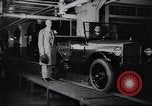 Image 15 millionième Ford Modèle T Highland Park Michigan USA, 1927, de la seconde 15 séquences d'archives historiques vidéo 65675030986