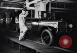 Image 15 millionième Ford Modèle T Highland Park Michigan USA, 1927, de la seconde 19 séquences d'archives historiques vidéo 65675030986