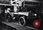 Image 15 millionième Ford Modèle T Highland Park Michigan USA, 1927, de la seconde 21 séquences d'archives historiques vidéo 65675030986