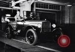 Image 15 millionième Ford Modèle T Highland Park Michigan USA, 1927, de la seconde 23 séquences d'archives historiques vidéo 65675030986