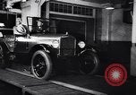 Image 15 millionième Ford Modèle T Highland Park Michigan USA, 1927, de la seconde 26 séquences d'archives historiques vidéo 65675030986