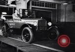 Image 15 millionième Ford Modèle T Highland Park Michigan USA, 1927, de la seconde 29 séquences d'archives historiques vidéo 65675030986