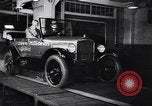 Image 15 millionième Ford Modèle T Highland Park Michigan USA, 1927, de la seconde 30 séquences d'archives historiques vidéo 65675030986