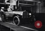 Image 15 millionième Ford Modèle T Highland Park Michigan USA, 1927, de la seconde 31 séquences d'archives historiques vidéo 65675030986