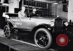 Image 15 millionième Ford Modèle T Highland Park Michigan USA, 1927, de la seconde 34 séquences d'archives historiques vidéo 65675030986