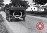 Image Famille dans Ford Model-T United States USA, 1919, de la seconde 28 séquences d'archives historiques vidéo 65675030987