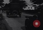 Image Famille dans Ford Model-T United States USA, 1919, de la seconde 32 séquences d'archives historiques vidéo 65675030987