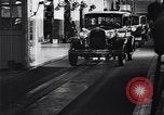 Immagine di Venti milionesima Ford Dearborn Michigan USA, 1931, secondo 58 filmato di repertorio 65675030989