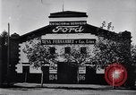 Image showrooms Ford dans le monde entier United States USA, 1931, de la seconde 16 séquences d'archives historiques vidéo 65675030997