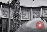 Standbild riesiger Globus Zimmer United States USA, 1937, aus Sekunde 3 historischem Filmmaterial Videoclip 65675031002