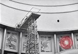 Standbild riesiger Globus Zimmer United States USA, 1937, aus Sekunde 8 historischem Filmmaterial Videoclip 65675031002