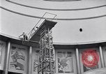 Standbild riesiger Globus Zimmer United States USA, 1937, aus Sekunde 11 historischem Filmmaterial Videoclip 65675031002
