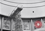 Standbild riesiger Globus Zimmer United States USA, 1937, aus Sekunde 16 historischem Filmmaterial Videoclip 65675031002