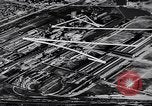 Image auto glass fabrication Dearborn Michigan USA, 1946, de la seconde 6 séquences d'archives historiques vidéo 65675031008