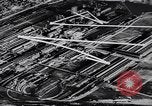 Image auto glass fabrication Dearborn Michigan USA, 1946, de la seconde 7 séquences d'archives historiques vidéo 65675031008
