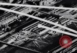 Image auto glass fabrication Dearborn Michigan USA, 1946, de la seconde 14 séquences d'archives historiques vidéo 65675031008