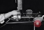 Image auto glass fabrication Dearborn Michigan USA, 1946, de la seconde 59 séquences d'archives historiques vidéo 65675031008