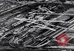 Image voitures Ford l'assemblage final Dearborn Michigan USA, 1938, de la seconde 11 séquences d'archives historiques vidéo 65675031009