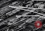 Image voitures Ford l'assemblage final Dearborn Michigan USA, 1938, de la seconde 16 séquences d'archives historiques vidéo 65675031009