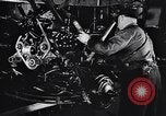 Image voitures Ford l'assemblage final Dearborn Michigan USA, 1938, de la seconde 22 séquences d'archives historiques vidéo 65675031009