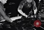 Image voitures Ford l'assemblage final Dearborn Michigan USA, 1938, de la seconde 33 séquences d'archives historiques vidéo 65675031009