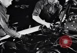 Image voitures Ford l'assemblage final Dearborn Michigan USA, 1938, de la seconde 34 séquences d'archives historiques vidéo 65675031009