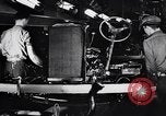 Image voitures Ford l'assemblage final Dearborn Michigan USA, 1938, de la seconde 46 séquences d'archives historiques vidéo 65675031009