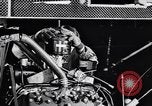 Image voitures Ford l'assemblage final Dearborn Michigan USA, 1938, de la seconde 51 séquences d'archives historiques vidéo 65675031009