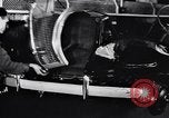 Image voitures Ford l'assemblage final Dearborn Michigan USA, 1938, de la seconde 54 séquences d'archives historiques vidéo 65675031009