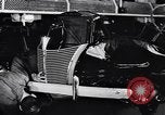 Image voitures Ford l'assemblage final Dearborn Michigan USA, 1938, de la seconde 58 séquences d'archives historiques vidéo 65675031009
