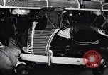 Image voitures Ford l'assemblage final Dearborn Michigan USA, 1938, de la seconde 59 séquences d'archives historiques vidéo 65675031009