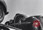Immagine di 1946 automobili Ford Dearborn Michigan USA, 1938, secondo 16 filmato di repertorio 65675031010