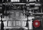 Immagine di Metallo macchina di pressatura Dearborn Michigan USA, 1930, secondo 4 filmato di repertorio 65675031014