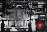 Immagine di Metallo macchina di pressatura Dearborn Michigan USA, 1930, secondo 6 filmato di repertorio 65675031014