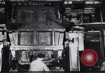 Immagine di Metallo macchina di pressatura Dearborn Michigan USA, 1930, secondo 8 filmato di repertorio 65675031014