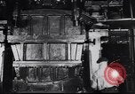 Immagine di Metallo macchina di pressatura Dearborn Michigan USA, 1930, secondo 14 filmato di repertorio 65675031014