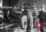 Image Ford Motor Company ligne d'assemblage Highland Park Michigan USA, 1917, de la seconde 18 séquences d'archives historiques vidéo 65675031026