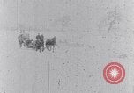 Immagine di Lotta con le palle di neve Michigan United States USA, 1917, secondo 1 filmato di repertorio 65675031029