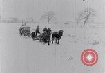 Immagine di Lotta con le palle di neve Michigan United States USA, 1917, secondo 3 filmato di repertorio 65675031029