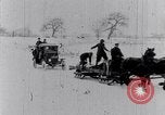 Immagine di Lotta con le palle di neve Michigan United States USA, 1917, secondo 6 filmato di repertorio 65675031029