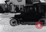 Immagine di Lotta con le palle di neve Michigan United States USA, 1917, secondo 12 filmato di repertorio 65675031029