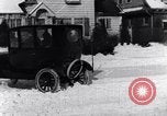 Immagine di Lotta con le palle di neve Michigan United States USA, 1917, secondo 14 filmato di repertorio 65675031029