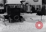 Immagine di Lotta con le palle di neve Michigan United States USA, 1917, secondo 17 filmato di repertorio 65675031029