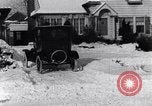 Immagine di Lotta con le palle di neve Michigan United States USA, 1917, secondo 18 filmato di repertorio 65675031029