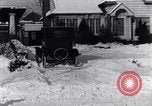 Immagine di Lotta con le palle di neve Michigan United States USA, 1917, secondo 20 filmato di repertorio 65675031029