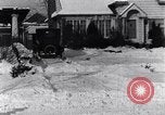 Immagine di Lotta con le palle di neve Michigan United States USA, 1917, secondo 25 filmato di repertorio 65675031029