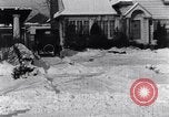Immagine di Lotta con le palle di neve Michigan United States USA, 1917, secondo 26 filmato di repertorio 65675031029
