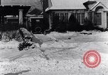 Immagine di Lotta con le palle di neve Michigan United States USA, 1917, secondo 28 filmato di repertorio 65675031029