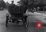 Standbild 1903 Ford Modell-A United States USA, 1925, aus Sekunde 17 historischem Filmmaterial Videoclip 65675031033